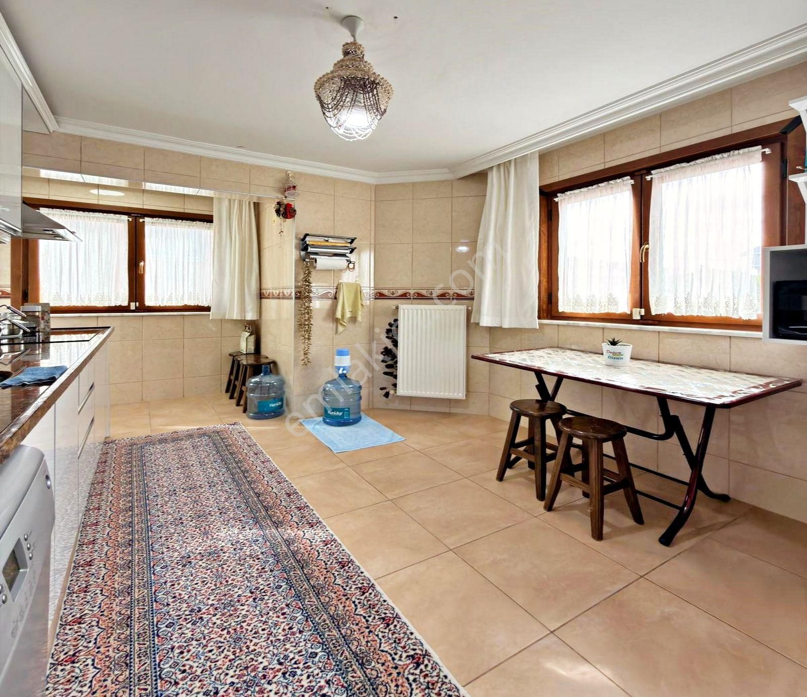 Büyükçekmece Güzelce'de Denize Sıfır Site İçi 4+1 Satılık Villa - Görsel 26