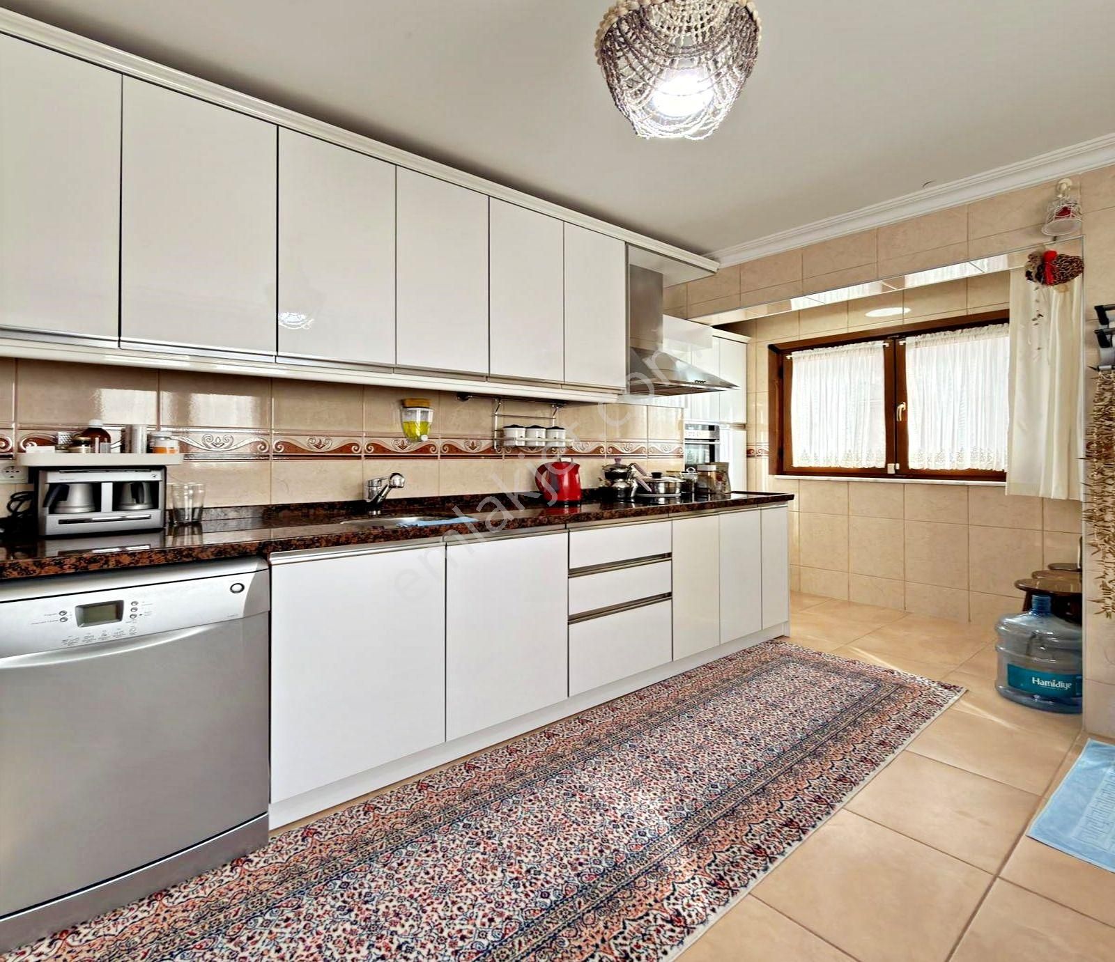 Büyükçekmece Güzelce'de Denize Sıfır Site İçi 4+1 Satılık Villa - Görsel 27