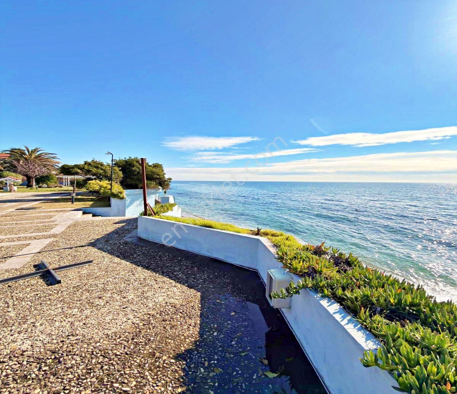 Büyükçekmece Güzelce'de Denize Sıfır Site İçi 4+1 Satılık Villa - Görsel 6