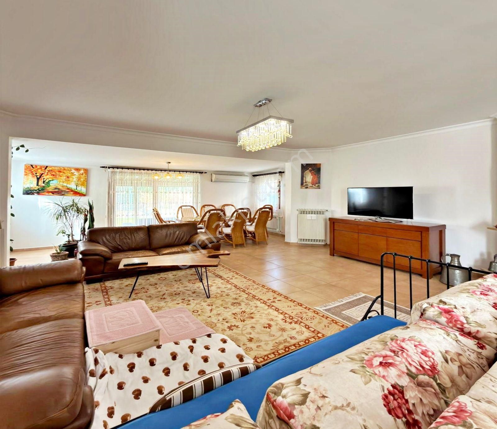 Büyükçekmece Güzelce'de Denize Sıfır Site İçi 4+1 Satılık Villa - Görsel 18