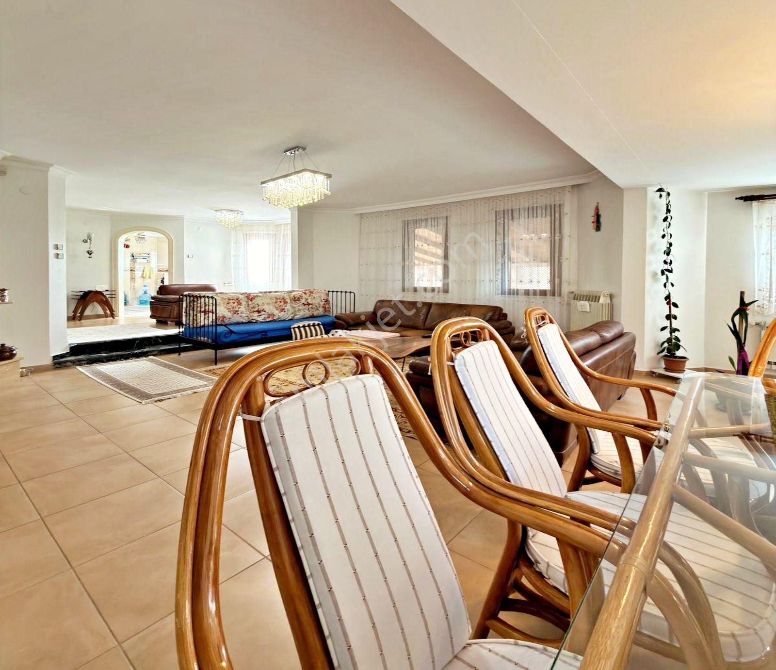 Büyükçekmece Güzelce'de Denize Sıfır Site İçi 4+1 Satılık Villa - Görsel 24