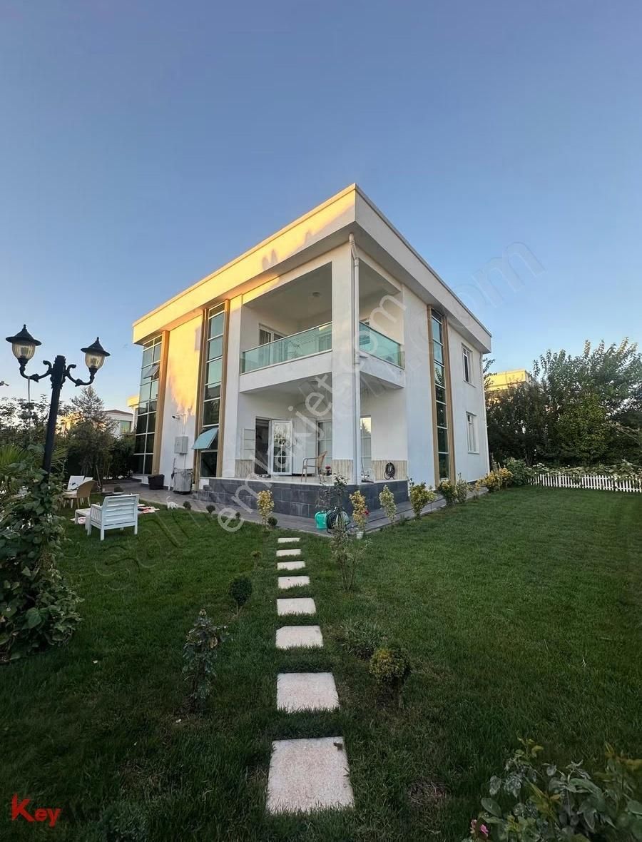 Dicle Üniversitesi Yakınında, Ortak Havuzlu Sitede Satılık Moder