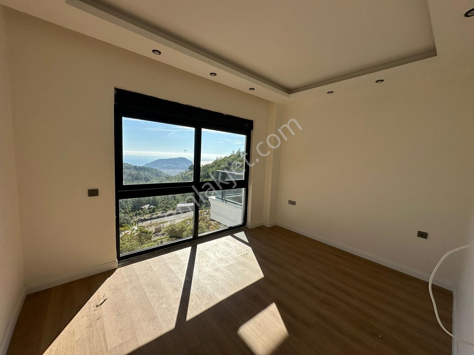 Alanya Tepe 3+2 450m2 Müstakill Tripleks Panoramik Deniz Manzara - Görsel 3