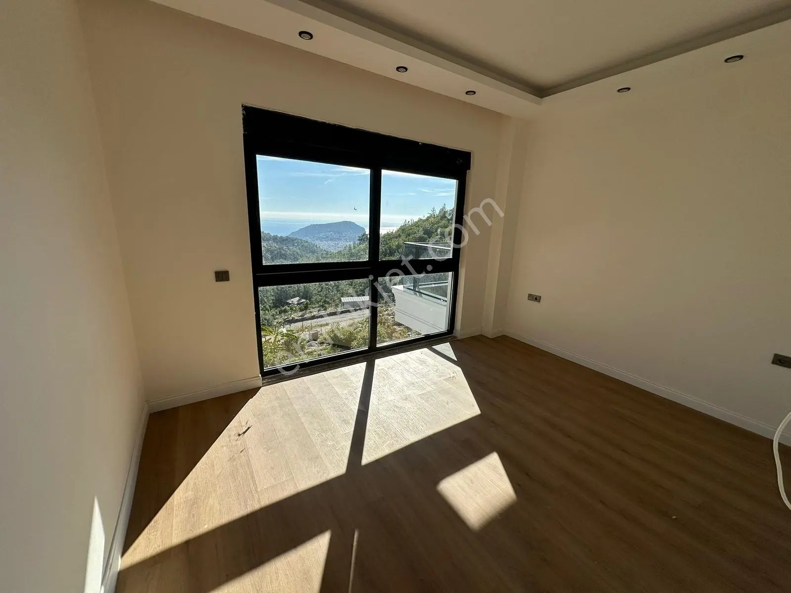 Alanya Tepe 3+2 450m2 Müstakill Tripleks Panoramik Deniz Manzara - Görsel 35