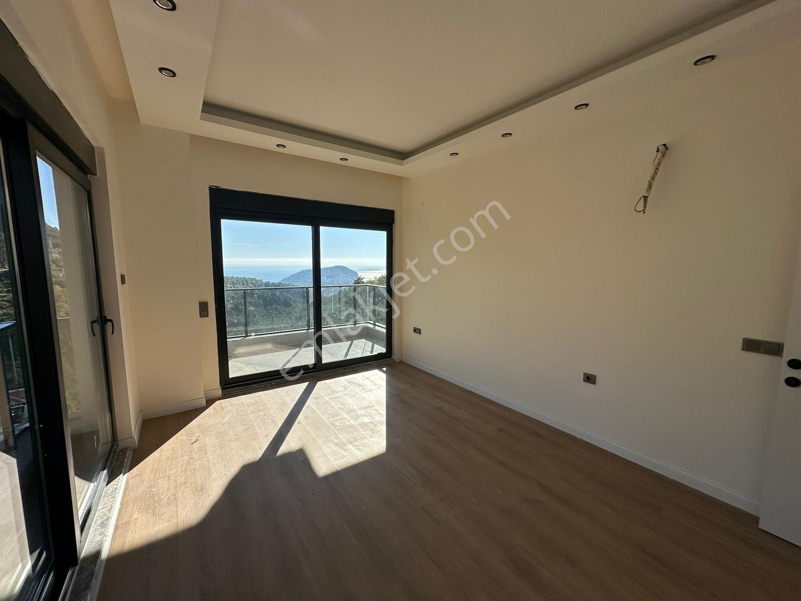 Alanya Tepe 3+2 450m2 Müstakill Tripleks Panoramik Deniz Manzara - Görsel 15