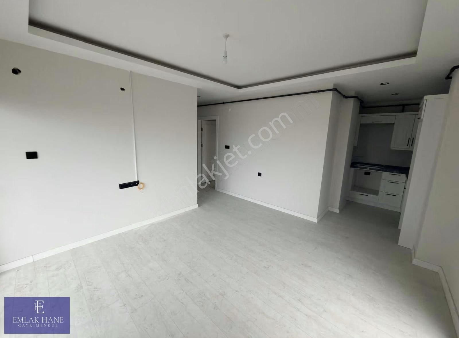 Sadece 3 Günlük Fırsat ! Anayola Tam Cephe 1+1 Satılık İskanlı - Görsel 5