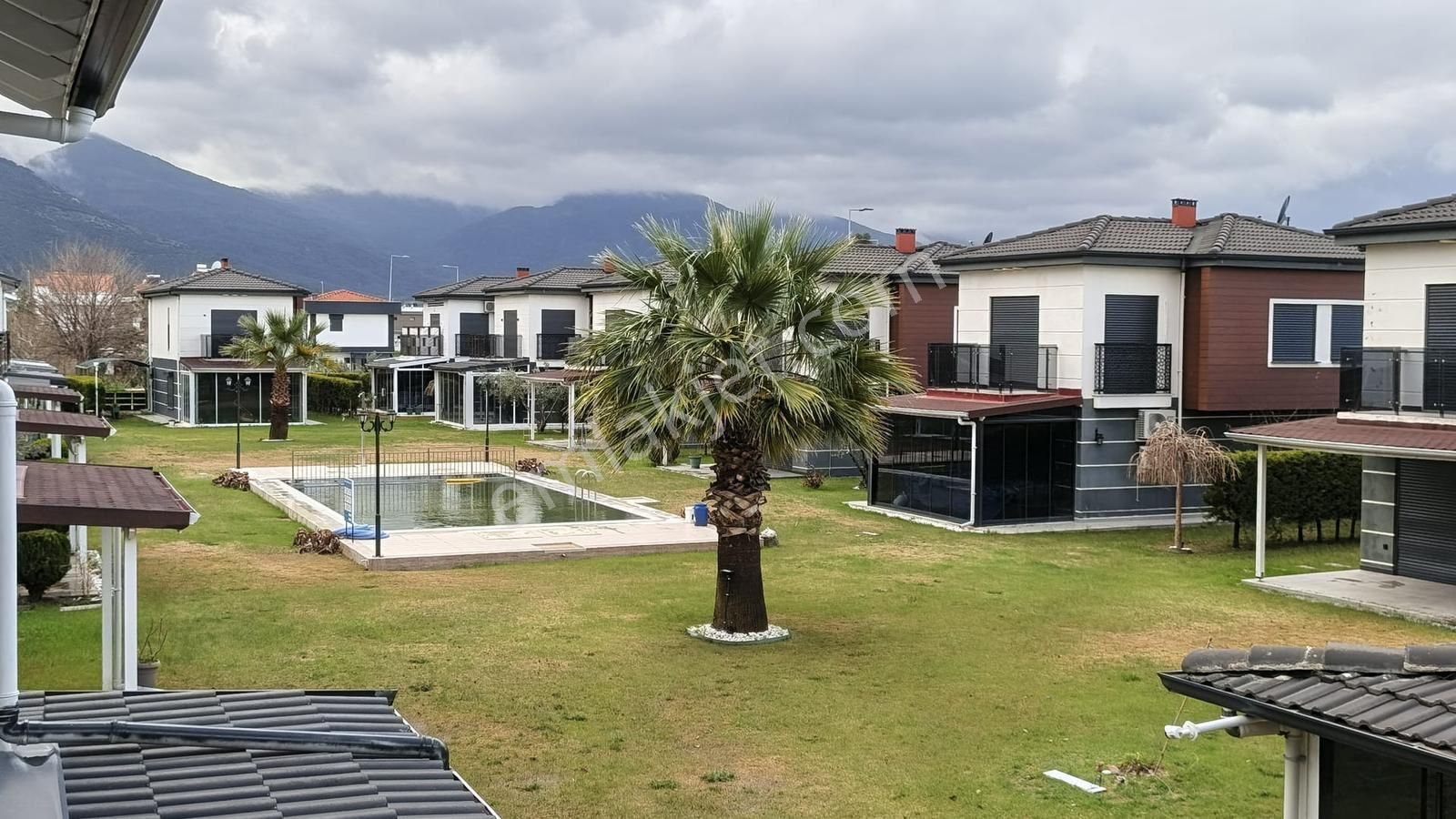 Davutlar Sahilinde Havuzlu 3+1 Villa - Görsel 25