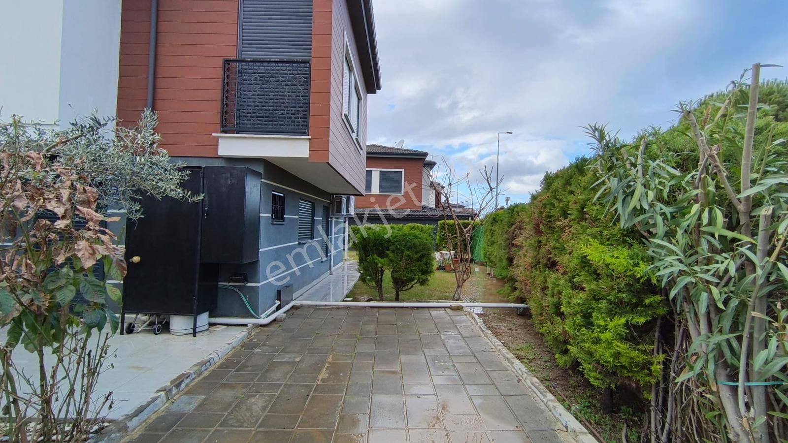 Davutlar Sahilinde Havuzlu 3+1 Villa - Görsel 31