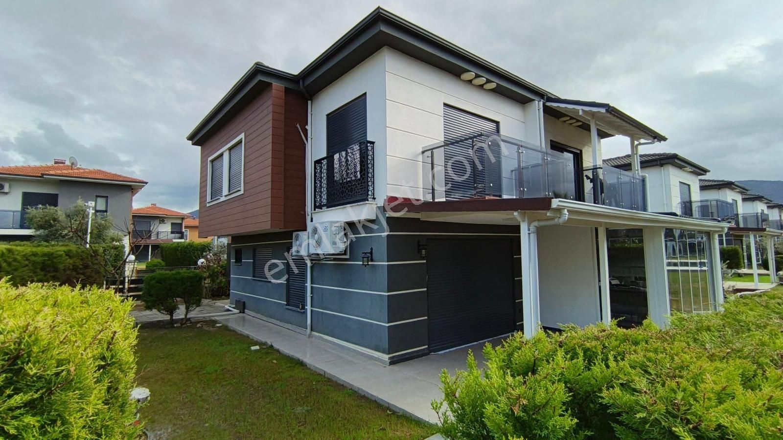 Davutlar Sahilinde Havuzlu 3+1 Villa - Görsel 27