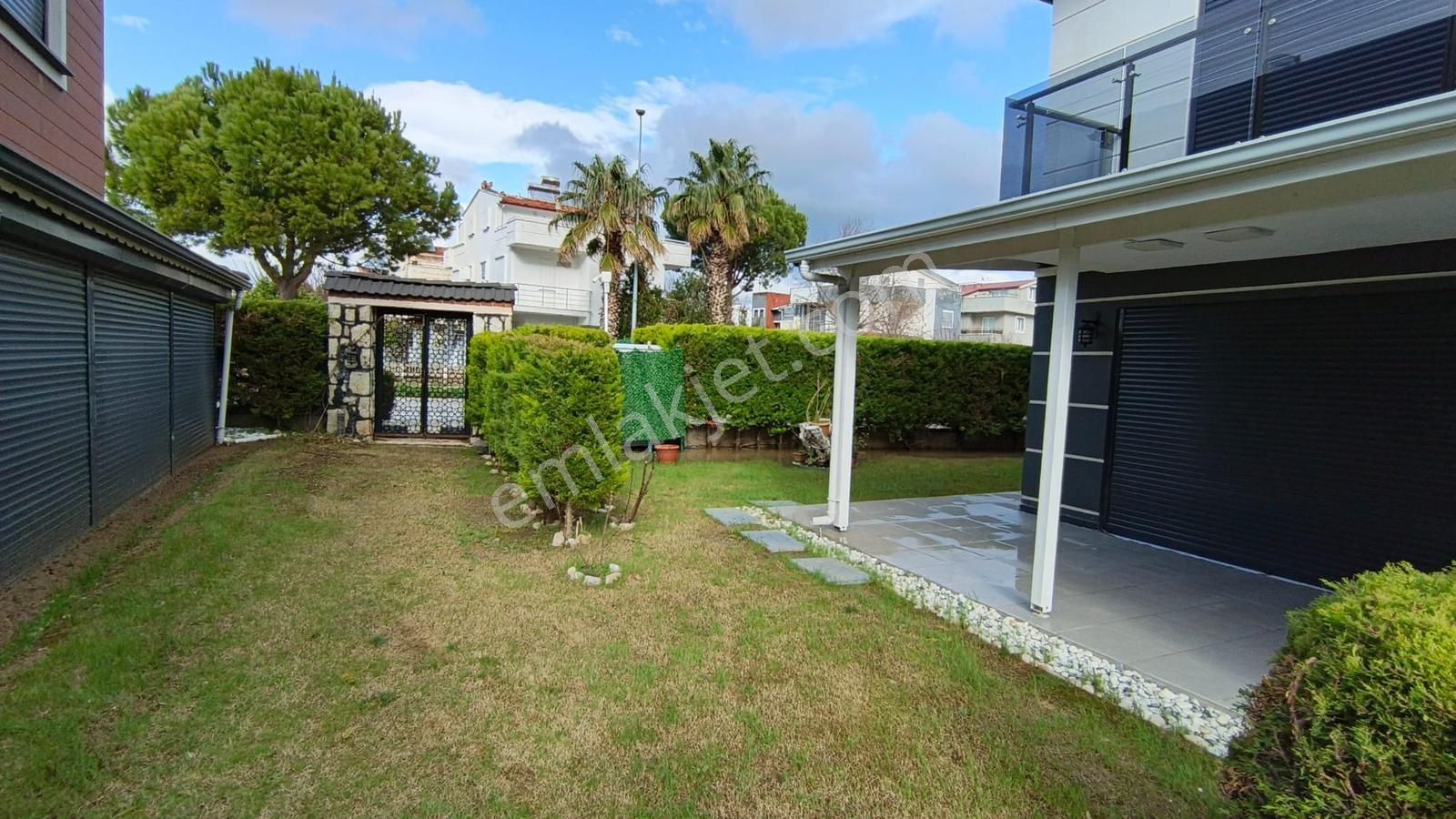 Davutlar Sahilinde Havuzlu 3+1 Villa - Görsel 29