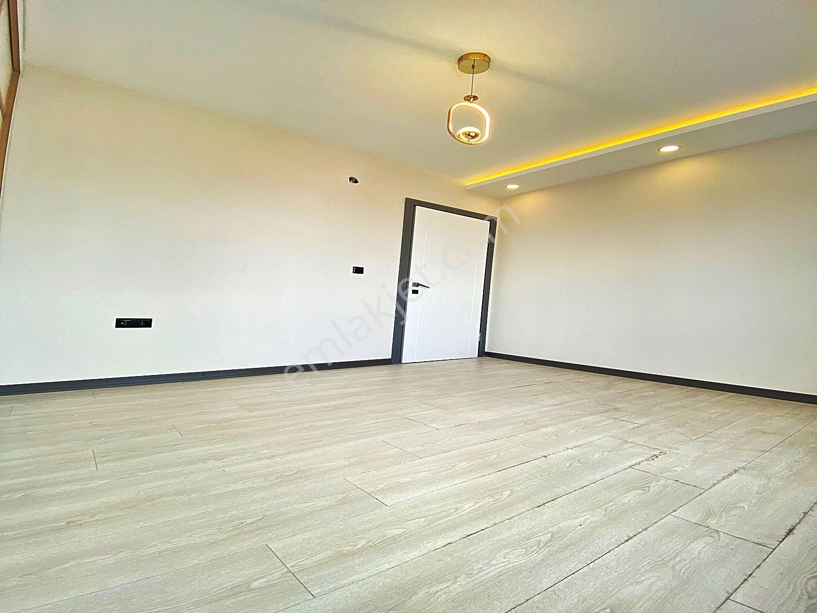 Esenyurt Üçevler Mahallesinde Minimal Dekorlu Geniş Arakat 2+1 Daire - Görsel 7