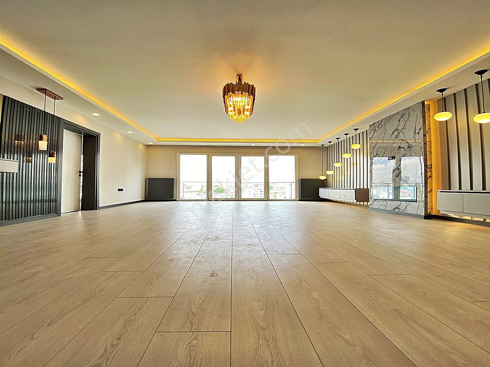 Esenyurt Üçevler Mahallesinde Minimal Dekorlu Geniş Arakat 2+1 Daire - Görsel 23