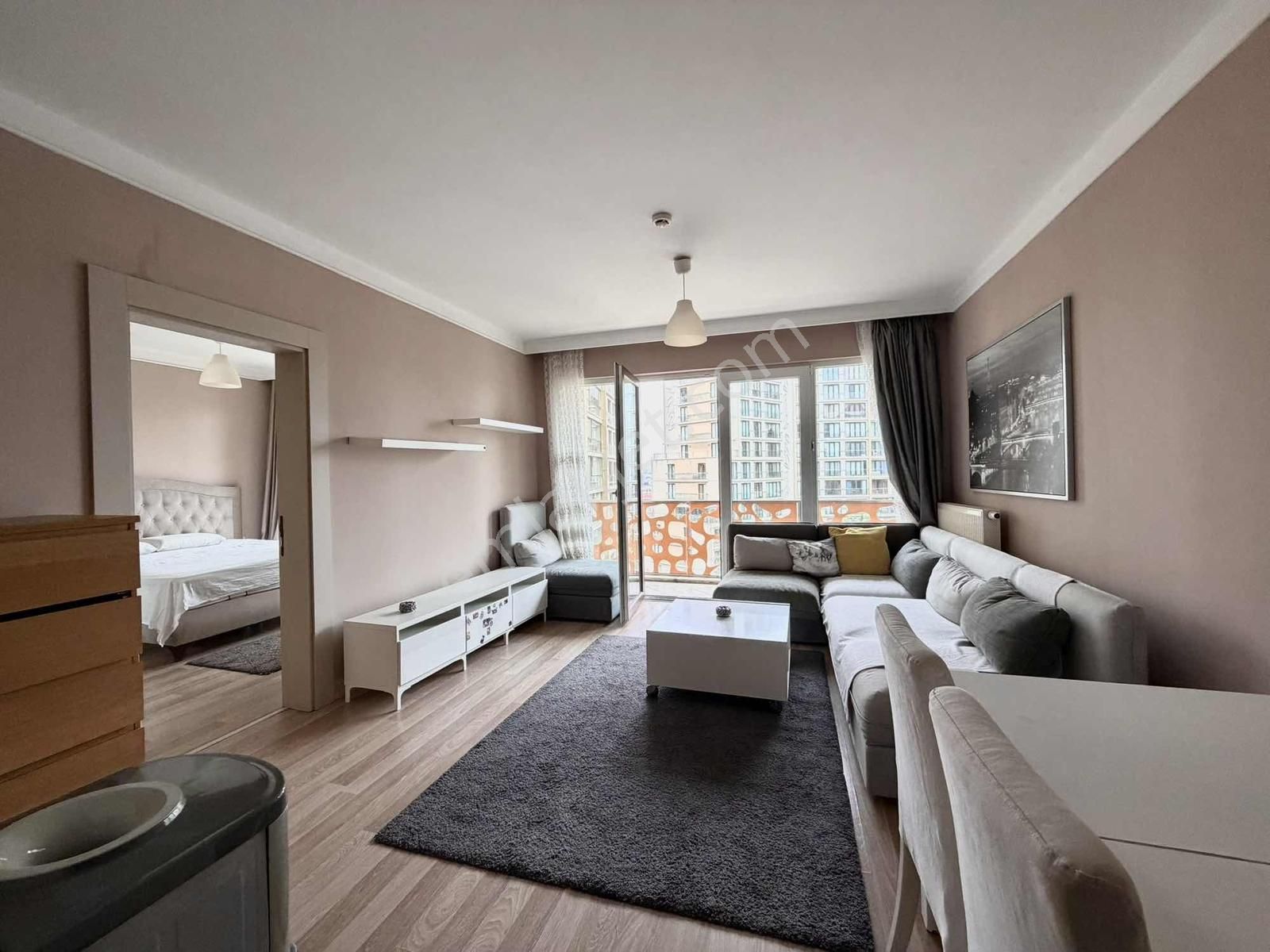 Turyap'tan Evora'da Nish Mutfak Emsalsiz Havuz Cephe 72m2 1+1