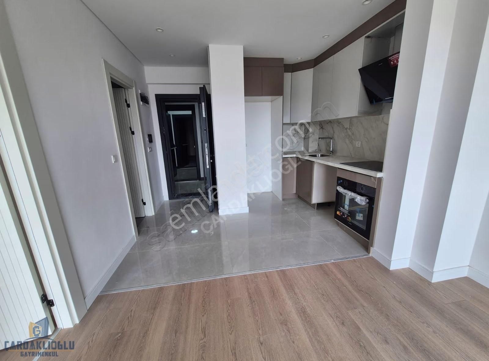 Çanakkale Merkez 60 Metrelik Yola Cephe Kiralık 1+1 Daire - Görsel 12