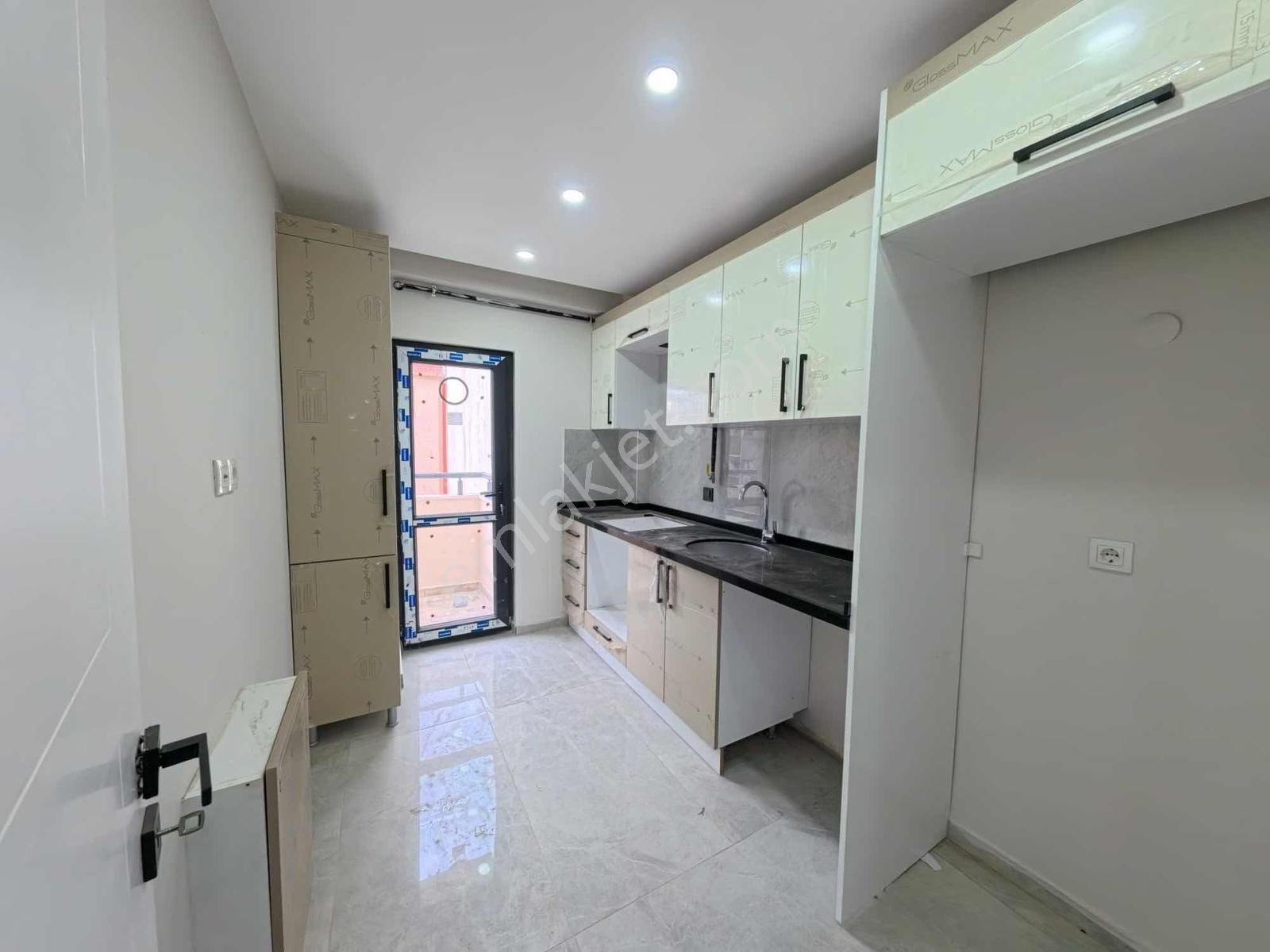 Atatürk Mahallesinde Yerden Isıtmalı Sıfır 2+1 Arakat Daire