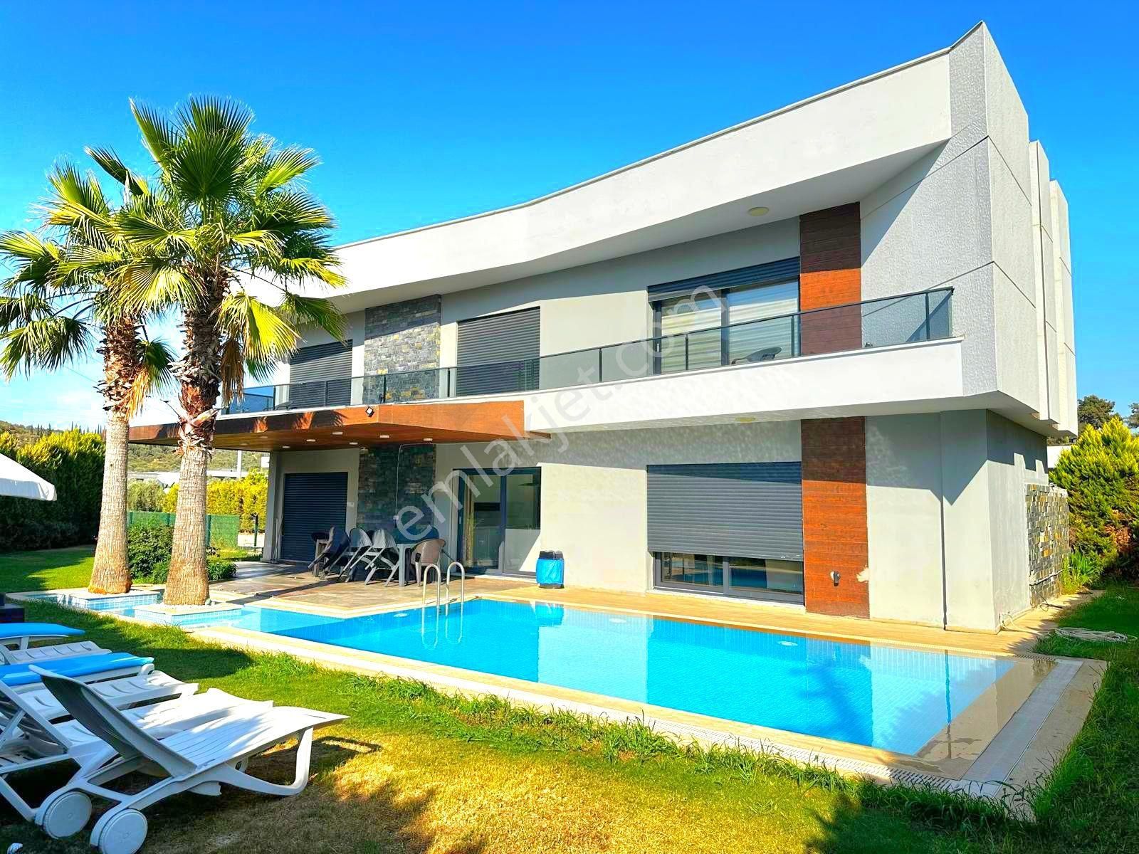 Kuşadasında Özel Havuzlu Köşe Konumlu Geniş Bahçeli 4+1 Villa - Görsel 6