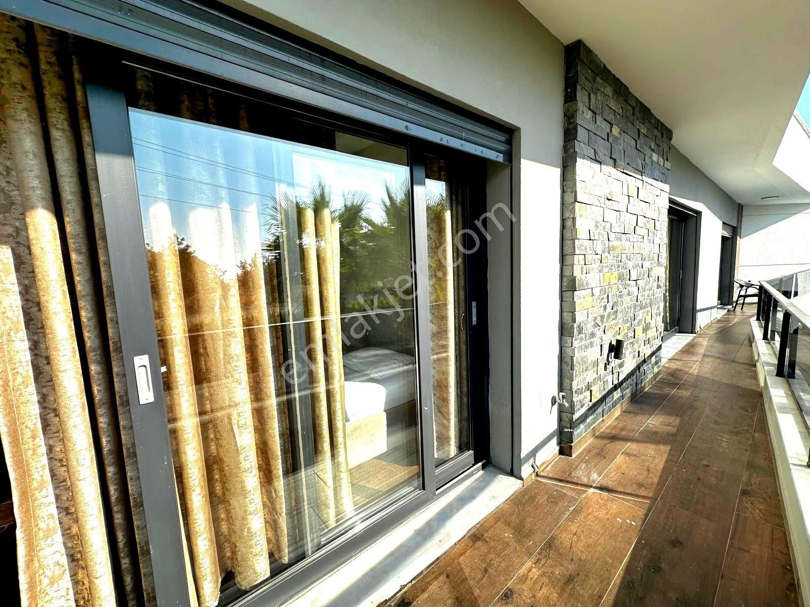 Kuşadasında Özel Havuzlu Köşe Konumlu Geniş Bahçeli 4+1 Villa - Görsel 18