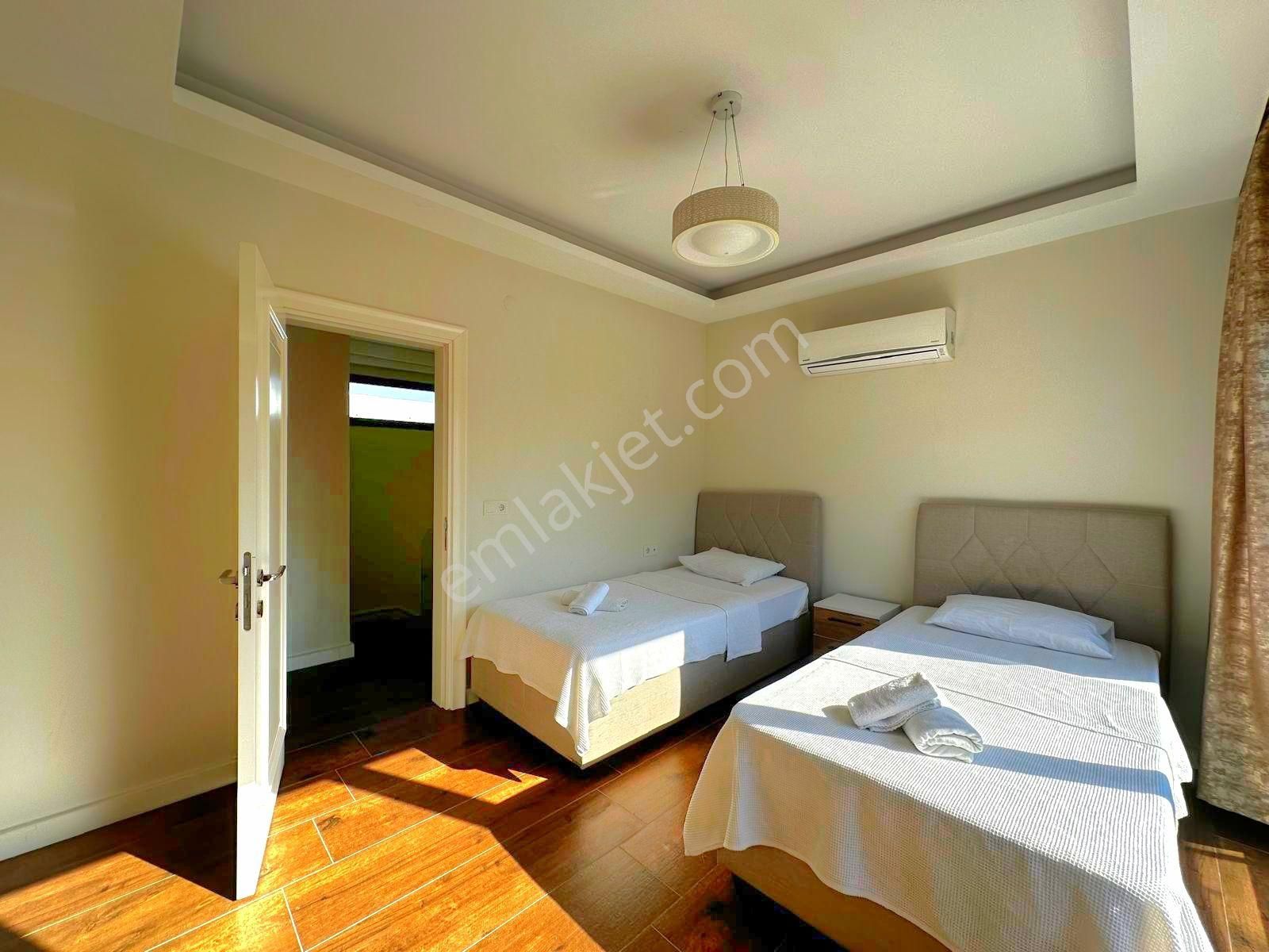 Kuşadasında Özel Havuzlu Köşe Konumlu Geniş Bahçeli 4+1 Villa - Görsel 17