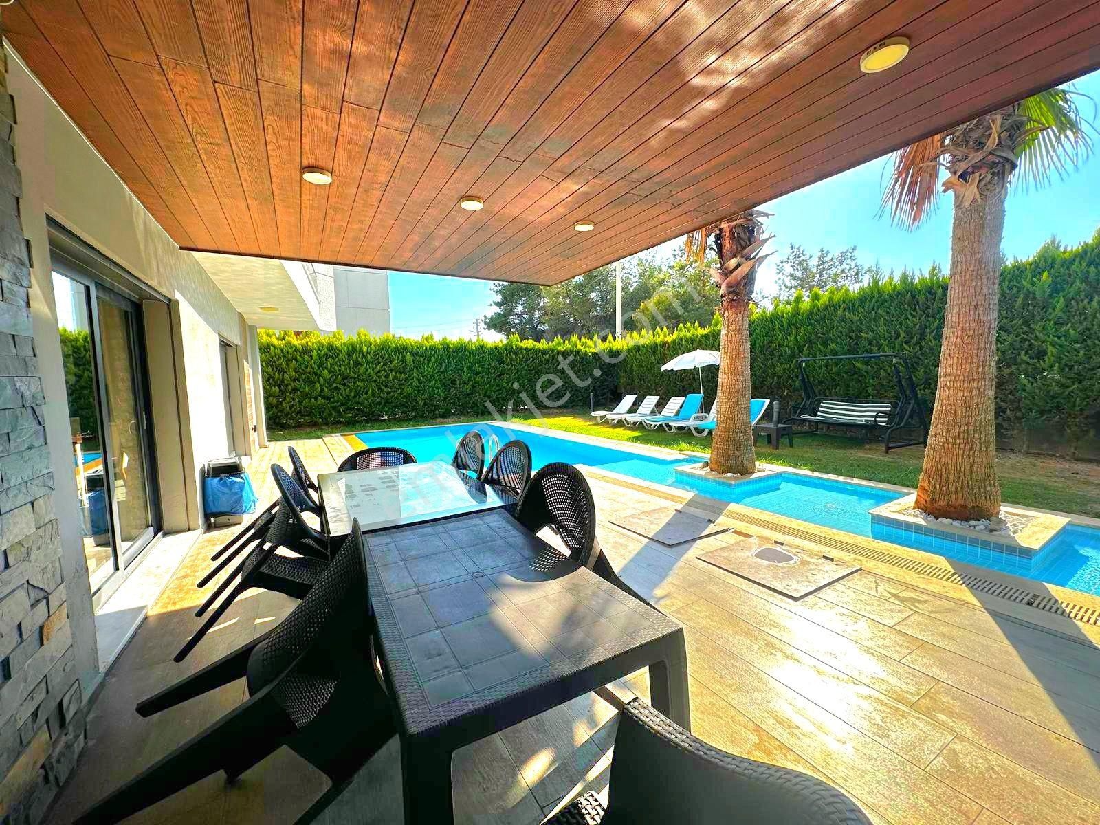 Kuşadasında Özel Havuzlu Köşe Konumlu Geniş Bahçeli 4+1 Villa - Görsel 29