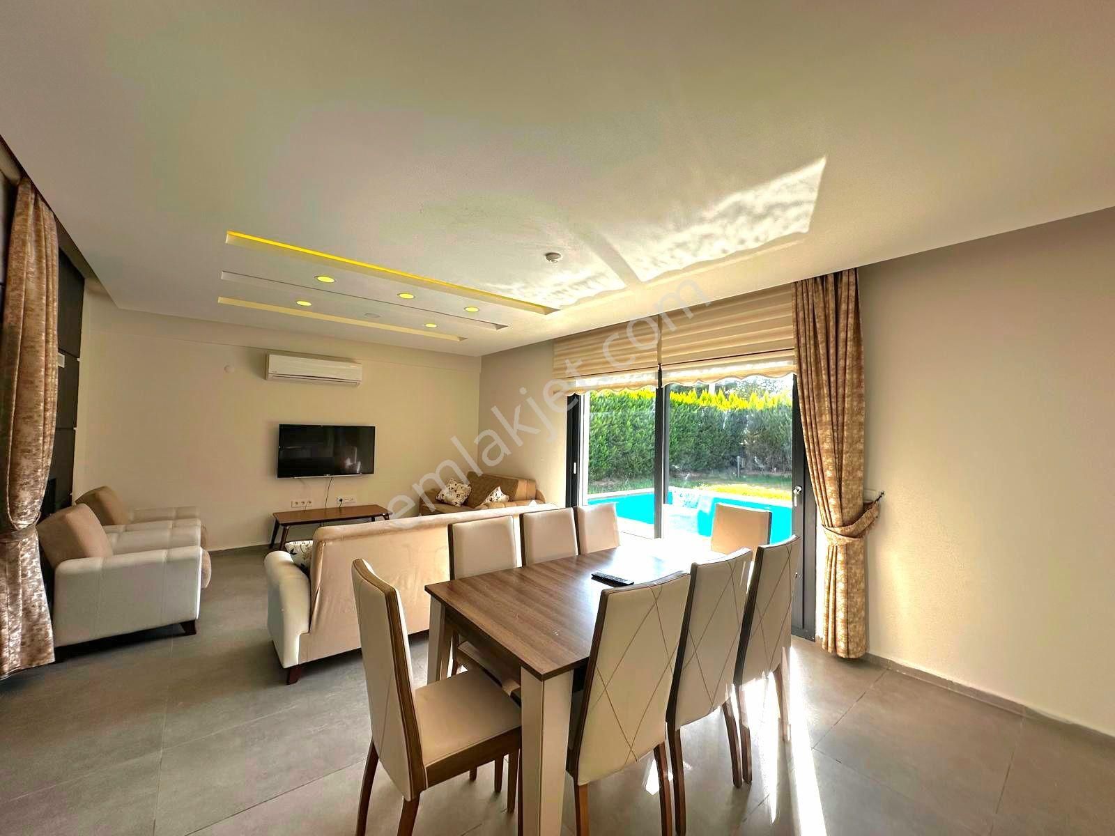 Kuşadasında Özel Havuzlu Köşe Konumlu Geniş Bahçeli 4+1 Villa - Görsel 26