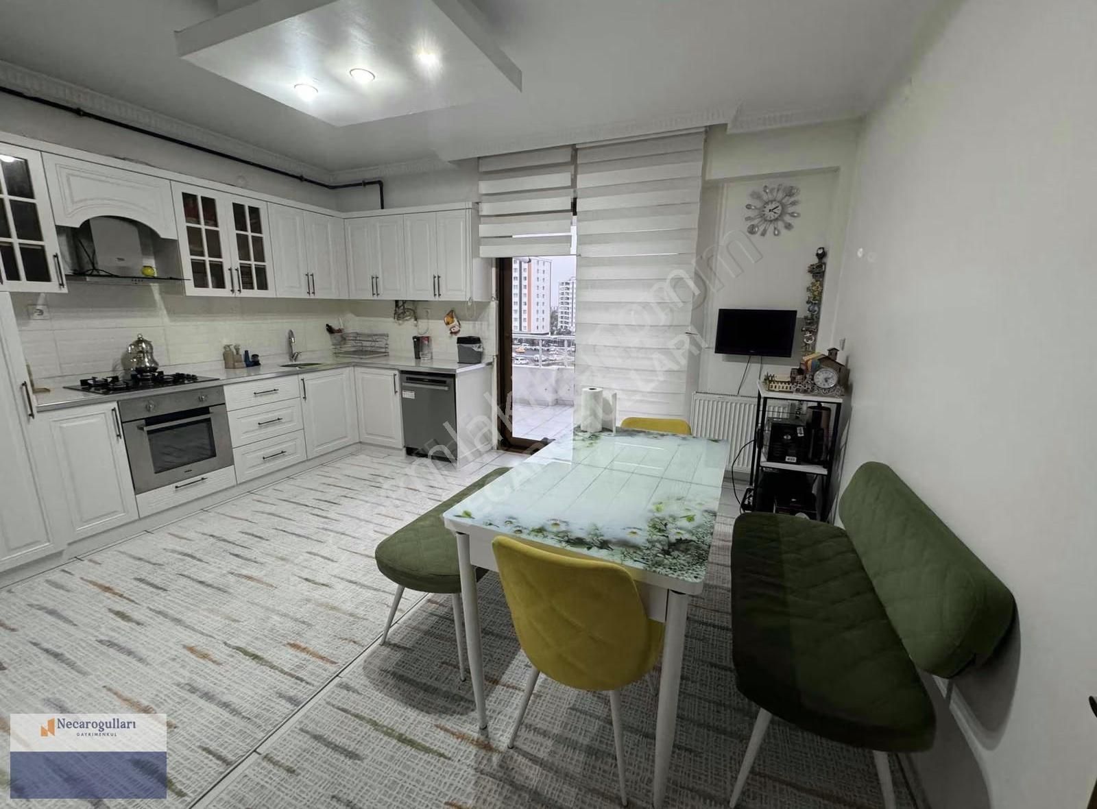 Necaroğullarından Otogar Karşısı İki Daire Üzeri 3+1 - Görsel 17