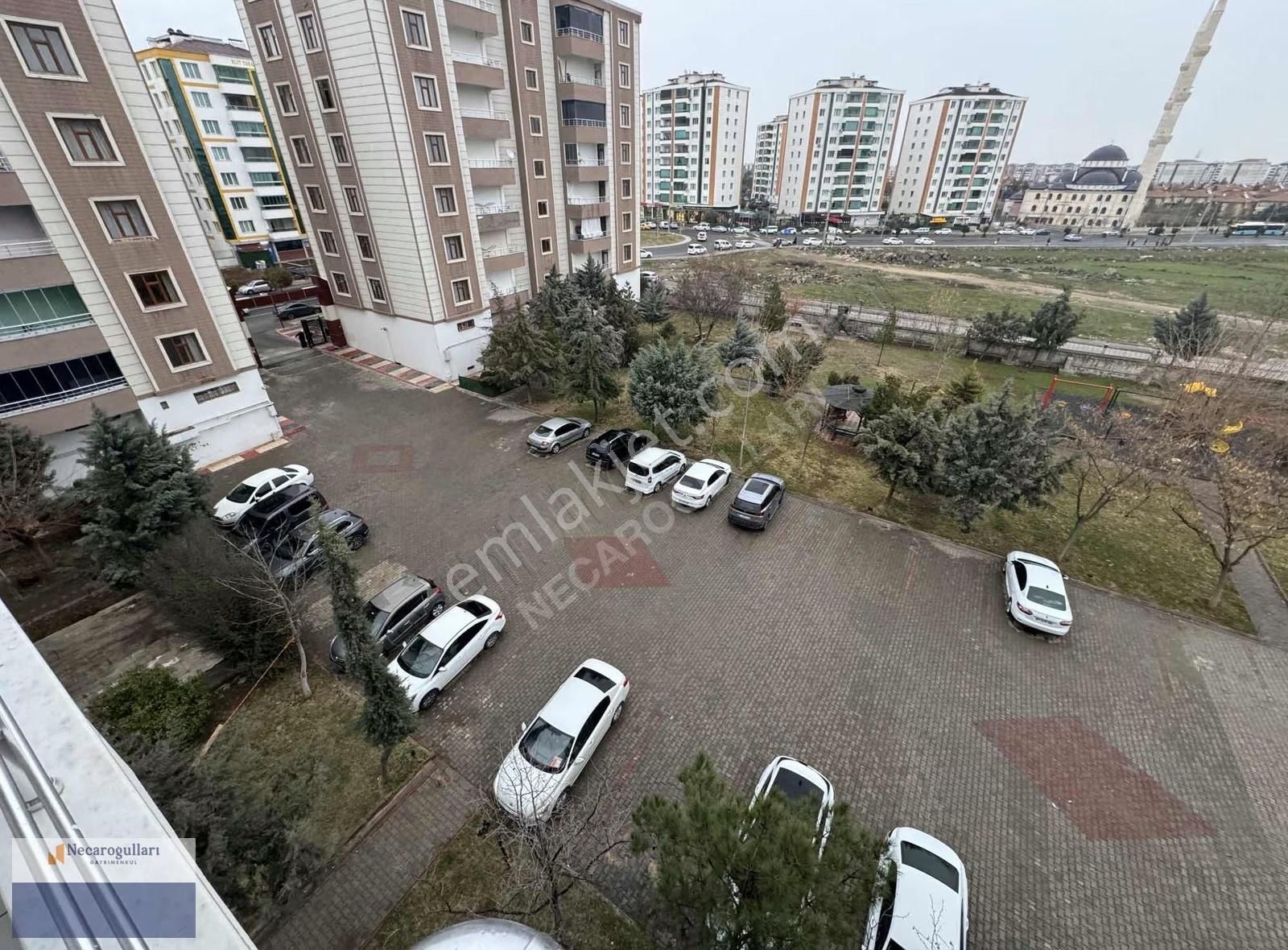Necaroğullarından Otogar Karşısı İki Daire Üzeri 3+1 - Görsel 18