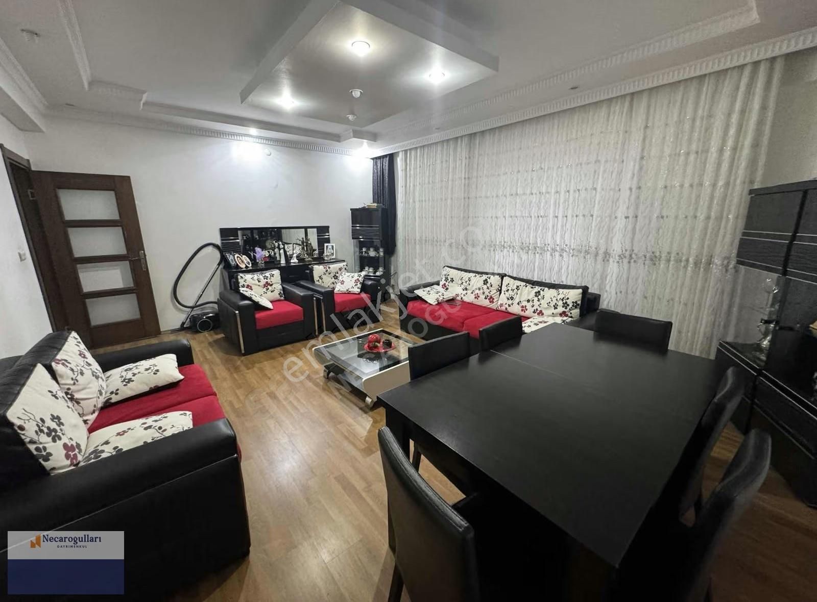 Necaroğullarından Otogar Karşısı İki Daire Üzeri 3+1 - Görsel 16