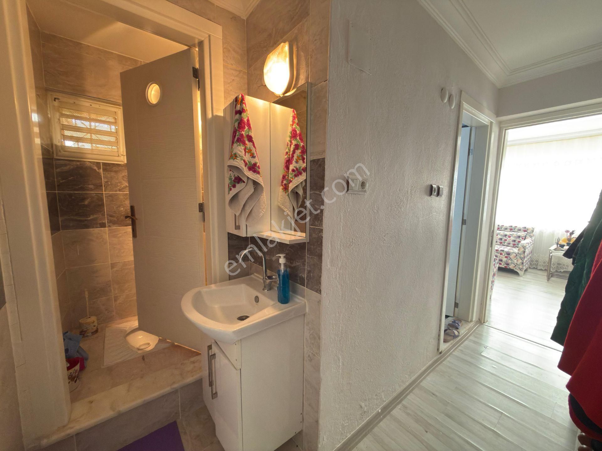🏡kaynak Mahallesi🏡 ✅1+1 70m2 5 Katlının Zemin Katı ❇️özelikli Petek Kombili ❇️kapalı Mutfak - Görsel 8