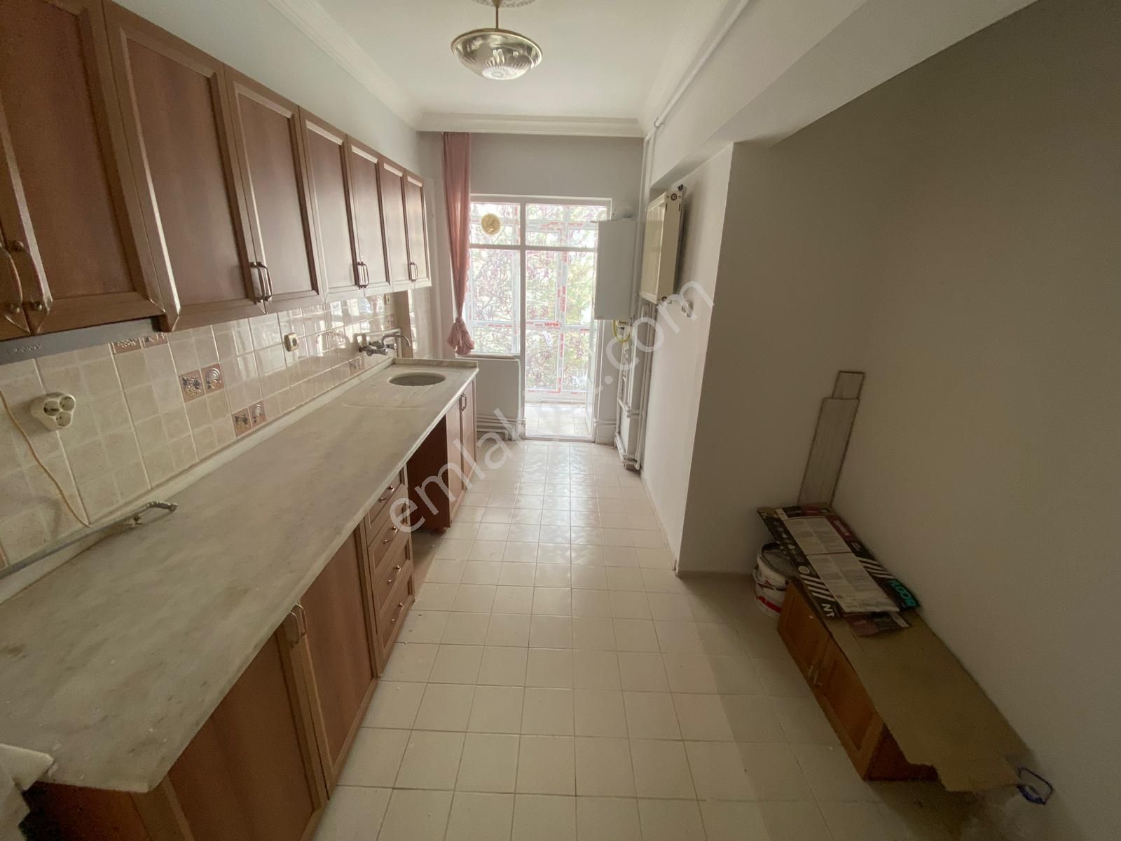 Şehit Cengiz Porsuk Caddesi Yakını Katta Yapılı 3+1 - Görsel 2