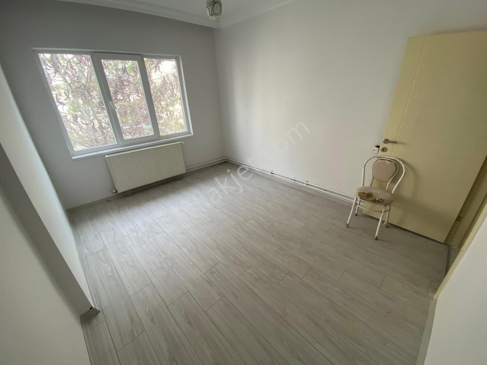 Şehit Cengiz Porsuk Caddesi Yakını Katta Yapılı 3+1 - Görsel 23