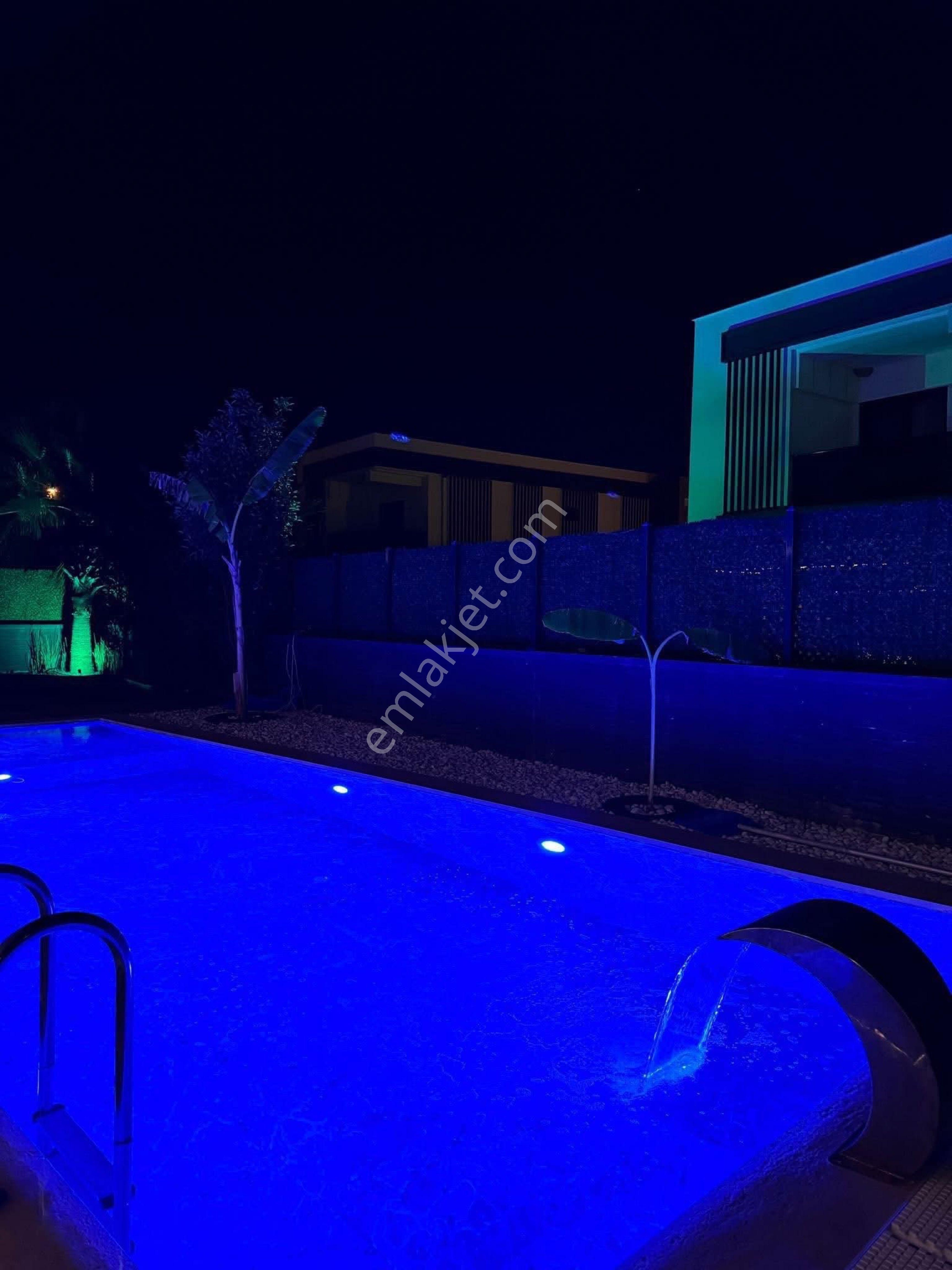 Kuşadası’nda Müstakıl Özel Havuzlu Full Eşyalı Vılla - Görsel 17