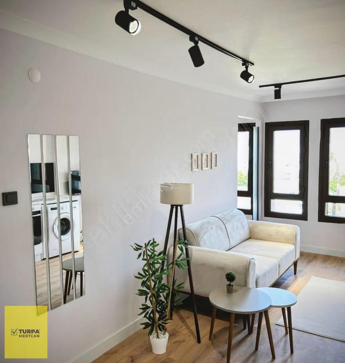 Bornova Merkezde Bakımlı 1+1 Satılık Daire