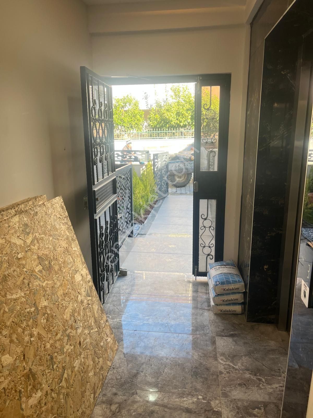 Kuşadası Davutlar Bölgesinde 2+1 Satılık Daire - Görsel 4