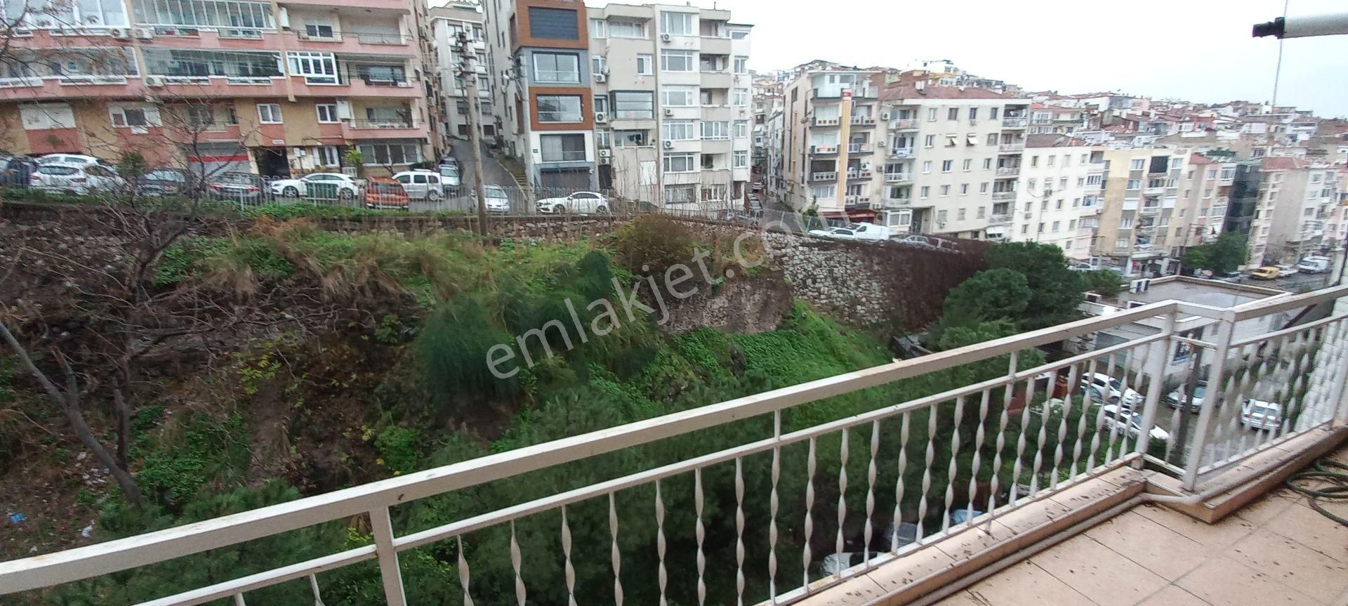 Karantina' Da Ana Caddeye Sahile Çok Yakın Kiralık Daire - Görsel 7
