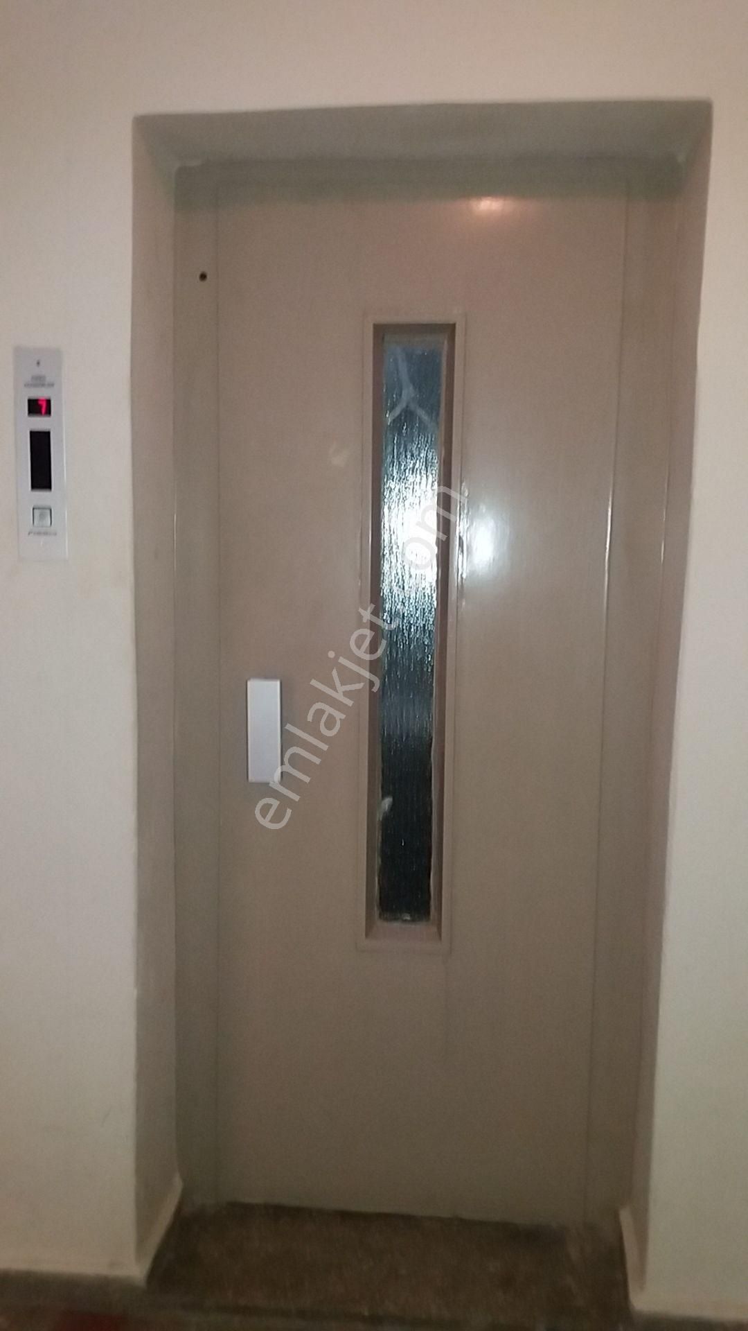 Karantina' Da Ana Caddeye Sahile Çok Yakın Kiralık Daire - Görsel 8