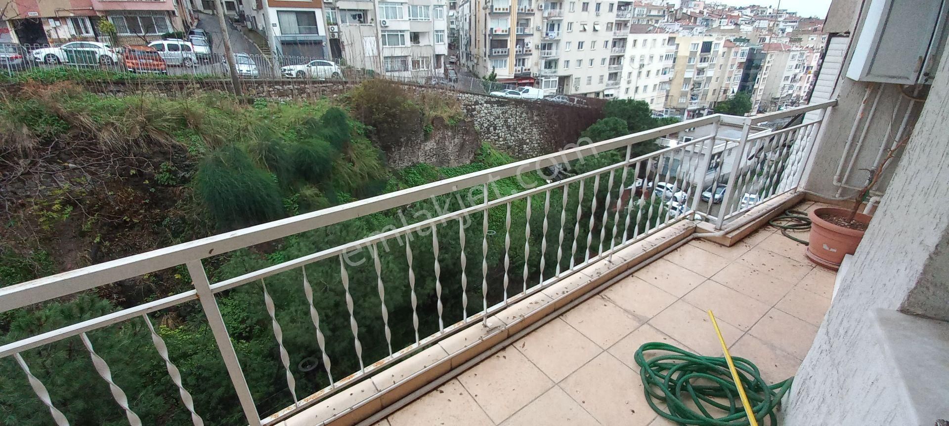 Karantina' Da Ana Caddeye Sahile Çok Yakın Kiralık Daire - Görsel 6