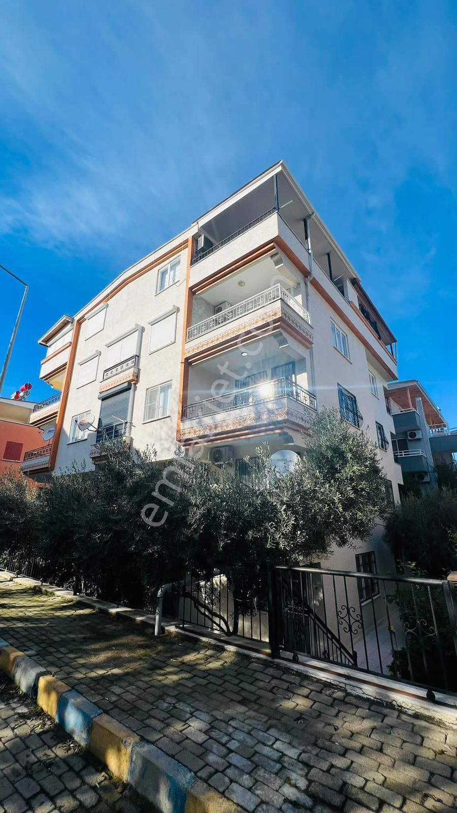 Didim Altınkum Çamlıkta Denize 250m Mesafede 2+1 Açık Mutfak Ön Cepheli Ara Kat Dairemiz Satışdadır