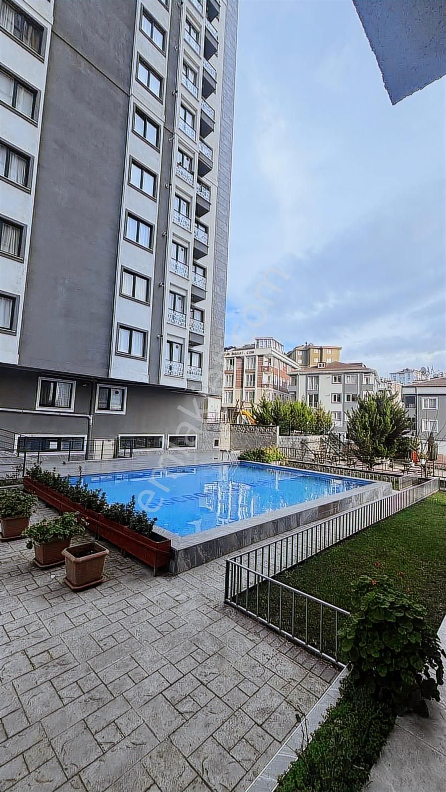 Reha Medin Den Finans Merkezi Karşısı Havuzlu Sitede 7.kat 2+1