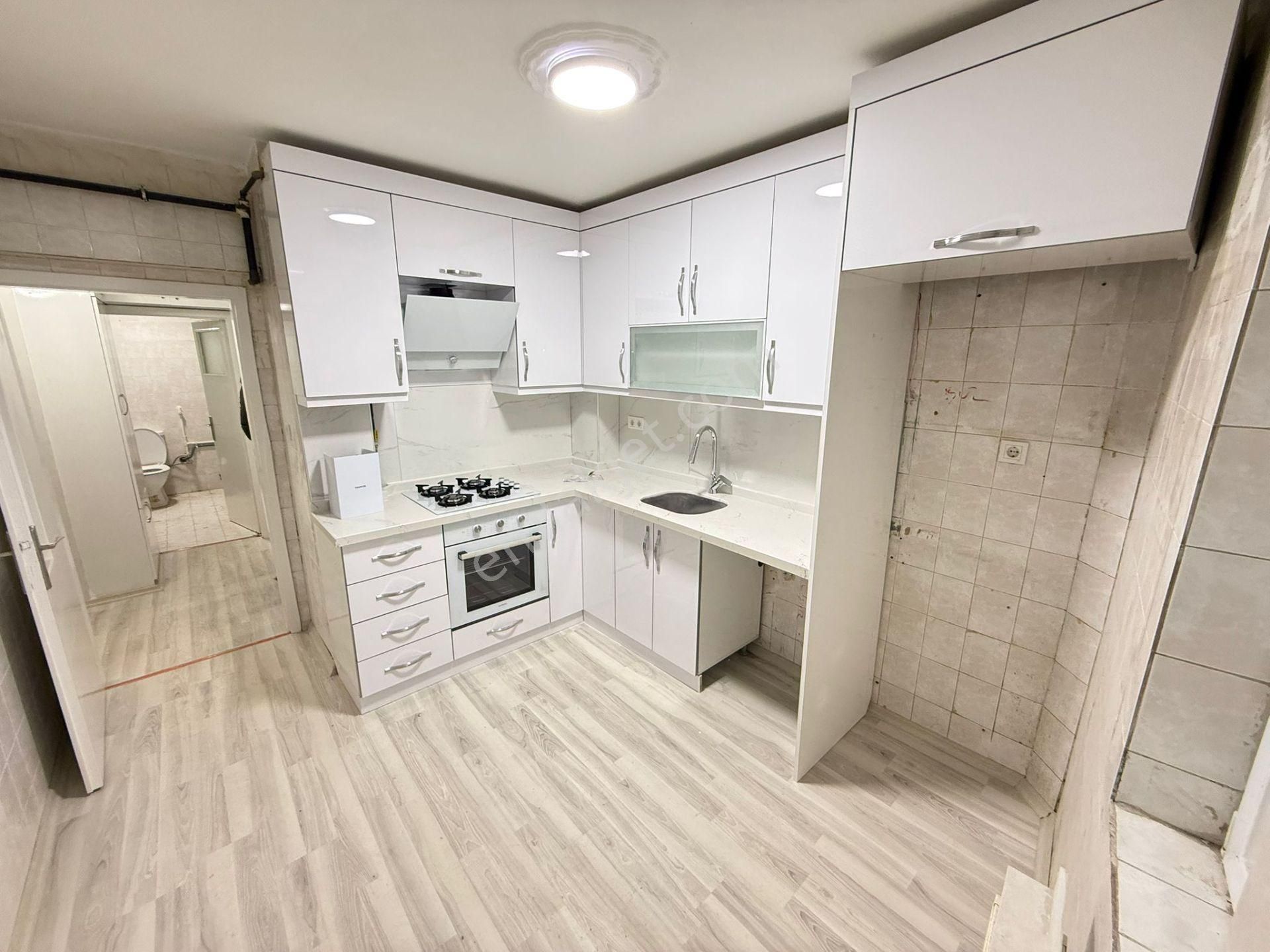 Bilgen Vatan'dan Uyanış'ta Evcil Hayvanlar Parkı Yanı Cadde Üzeri Lüks Yapılı 1. Kat Ön Cephe 3+1