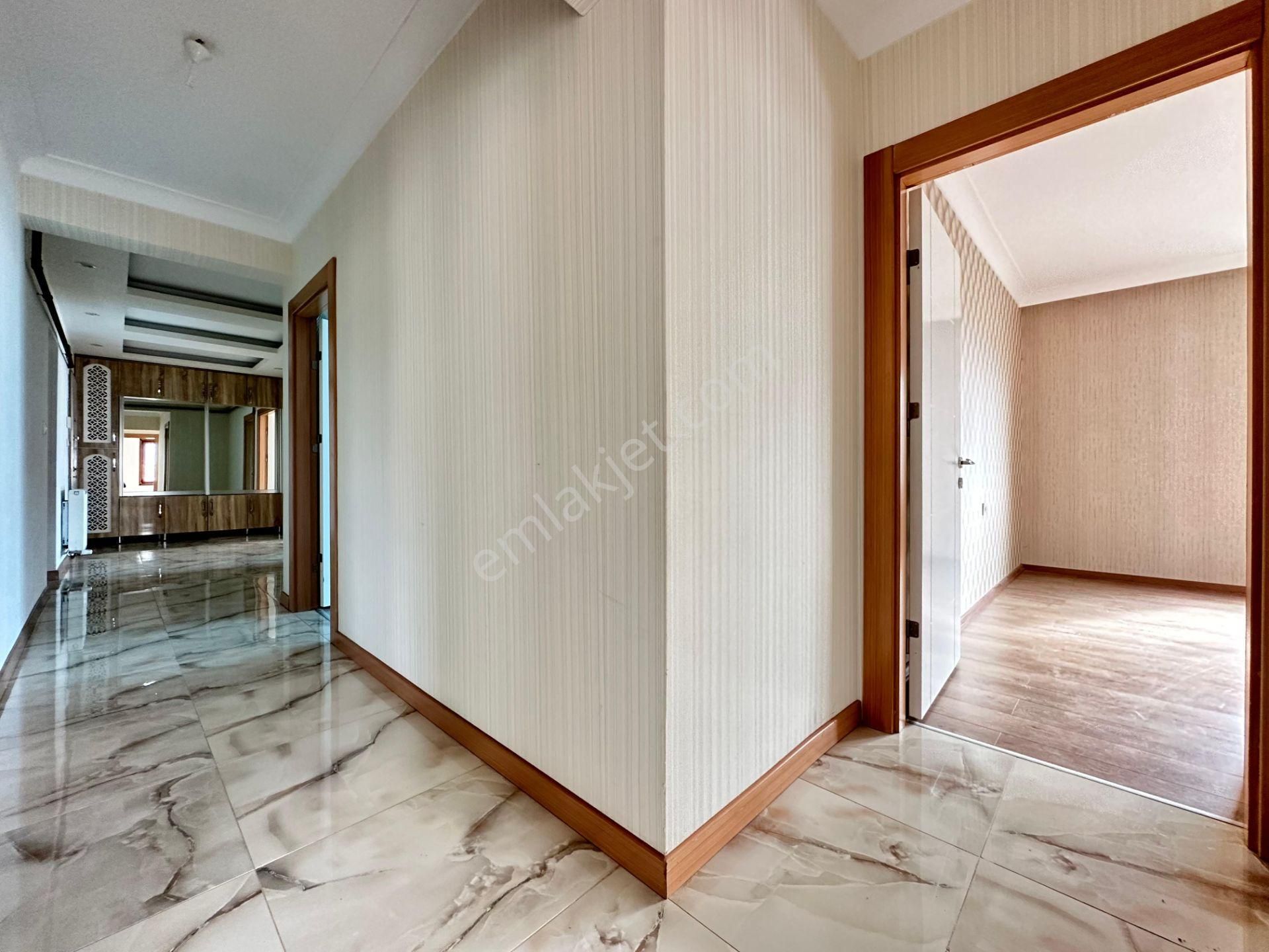 Pursaklar Mehmet Zengin Emlak'tan Otoparklı Çift Banyolu 5.kat 4+1 Lüks Sitede Daire - Görsel 24