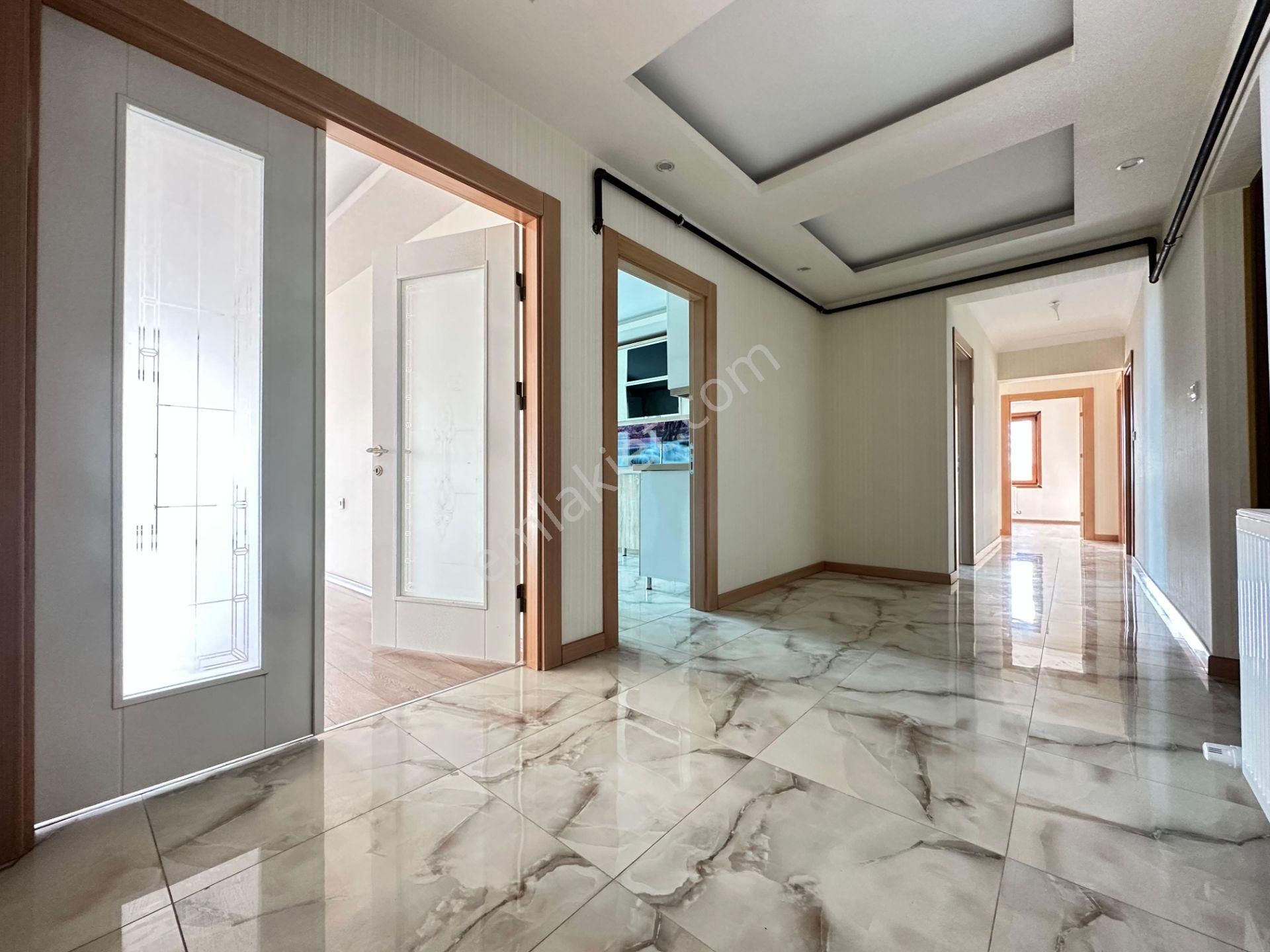 Pursaklar Mehmet Zengin Emlak'tan Otoparklı Çift Banyolu 5.kat 4+1 Lüks Sitede Daire - Görsel 23