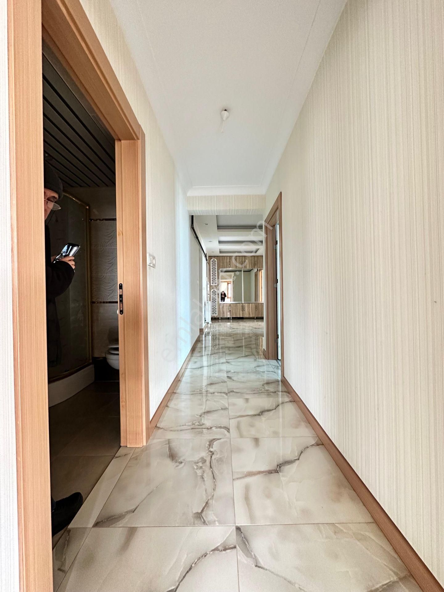 Pursaklar Mehmet Zengin Emlak'tan Otoparklı Çift Banyolu 5.kat 4+1 Lüks Sitede Daire - Görsel 41