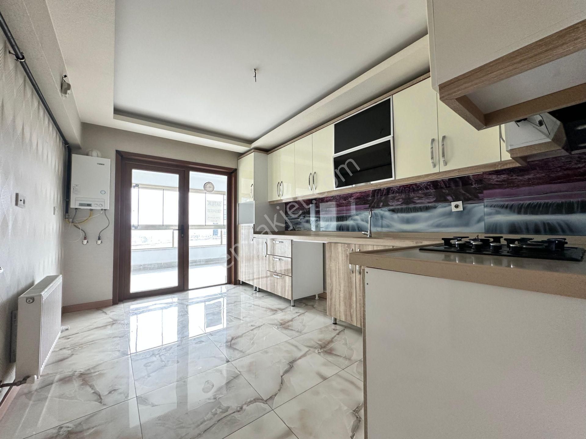 Pursaklar Mehmet Zengin Emlak'tan Otoparklı Çift Banyolu 5.kat 4+1 Lüks Sitede Daire - Görsel 2