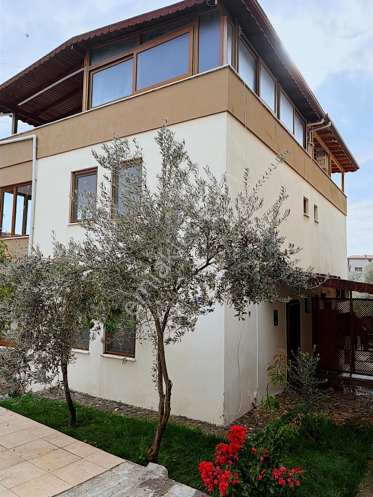 Eu Gayrimenkulden Havuzlu Site İçerisinde 2+1 Villa