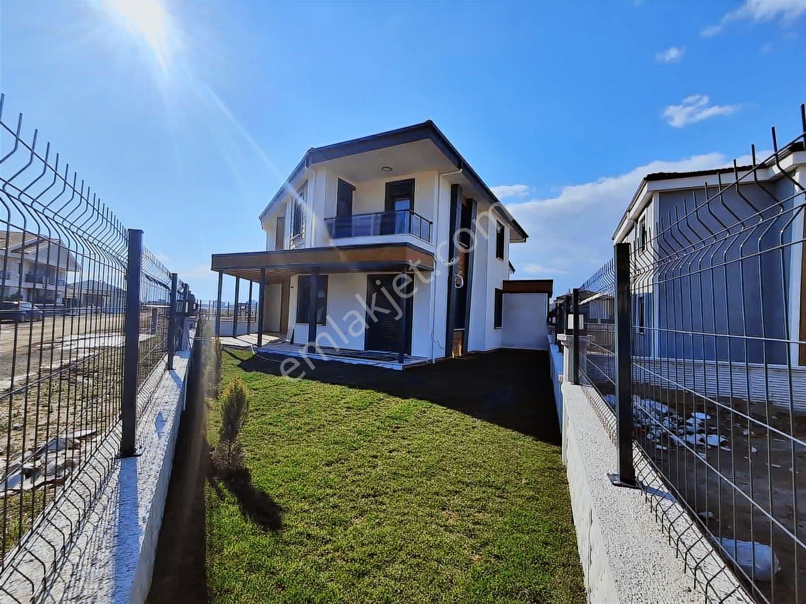 Ayvalık Küçükköy 4+1 Müstakil Bahçeli Yerden Isıtmalı Villa