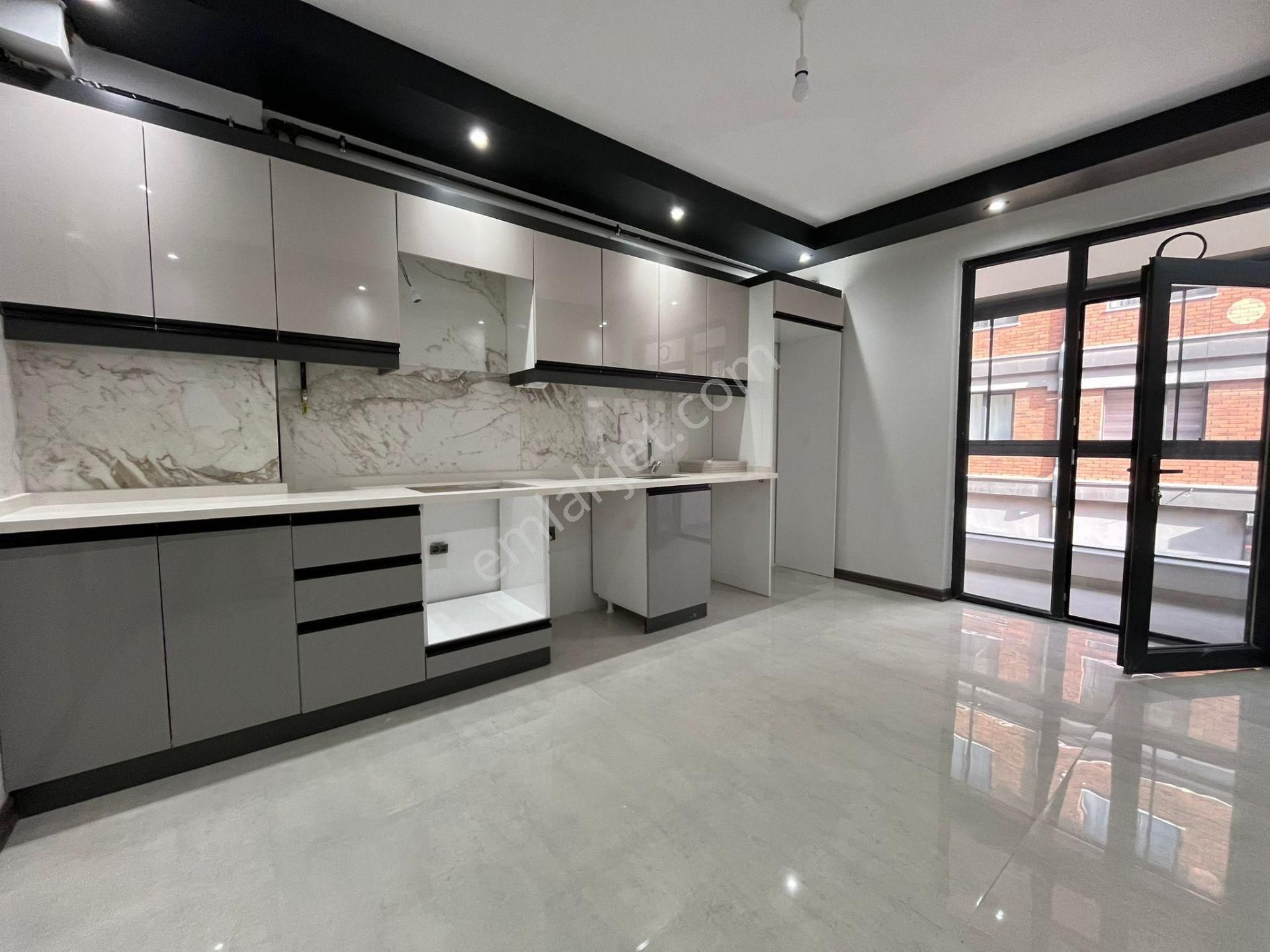 Elmas Emlak’tan Çamlıca’da Satılık Geniş Ve Konforlu 3+1 Daire