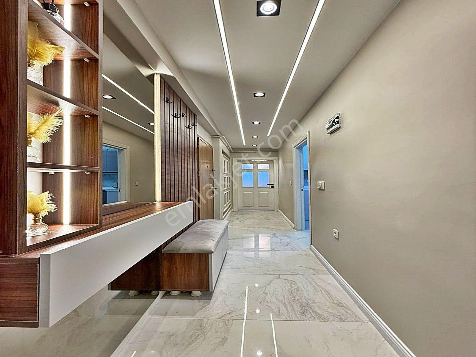 Beylikdüzü Kavaklı'da Bahçeli 2+1 Ultra Lüks Dekorlu Giriş Kat Daire !!! - Görsel 15