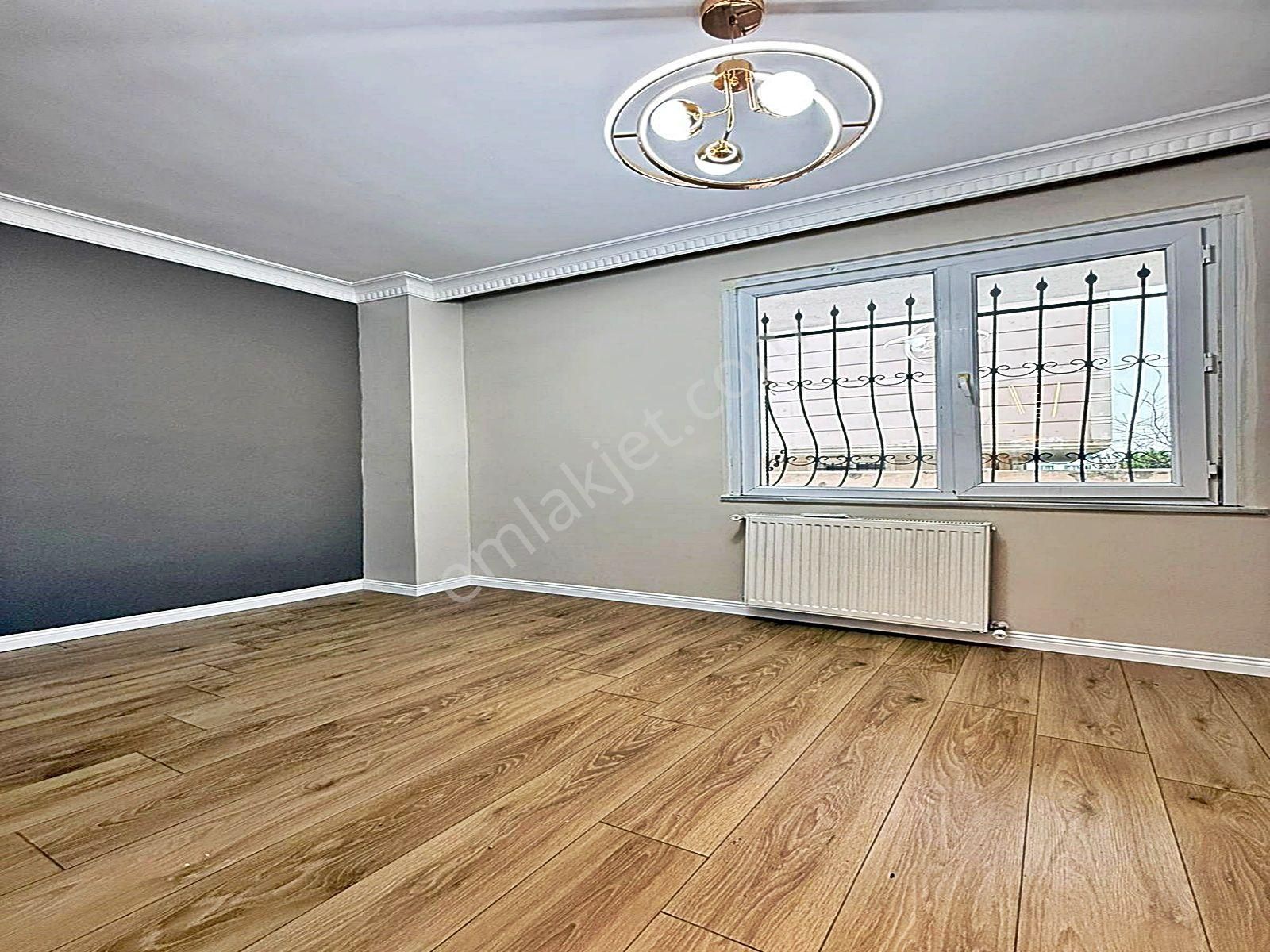 Beylikdüzü Kavaklı'da Bahçeli 2+1 Ultra Lüks Dekorlu Giriş Kat Daire !!! - Görsel 14