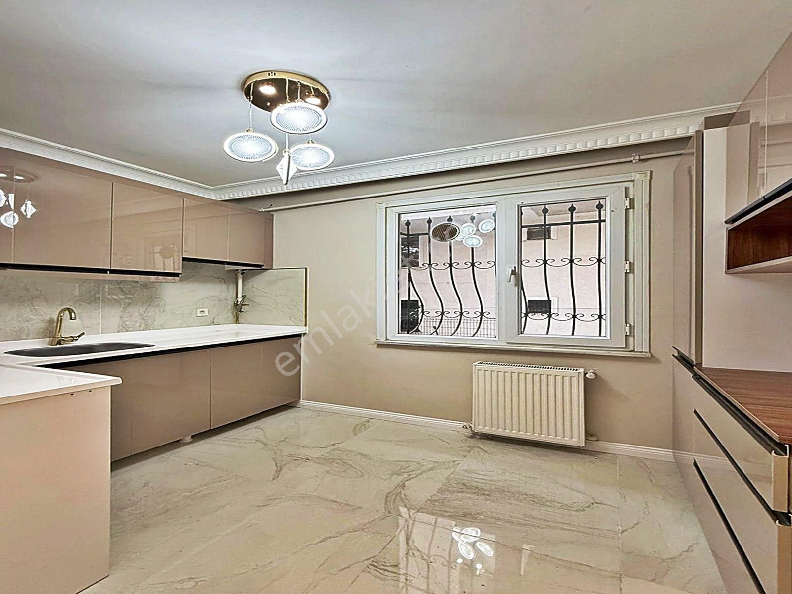 Beylikdüzü Kavaklı'da Bahçeli 2+1 Ultra Lüks Dekorlu Giriş Kat Daire !!! - Görsel 9