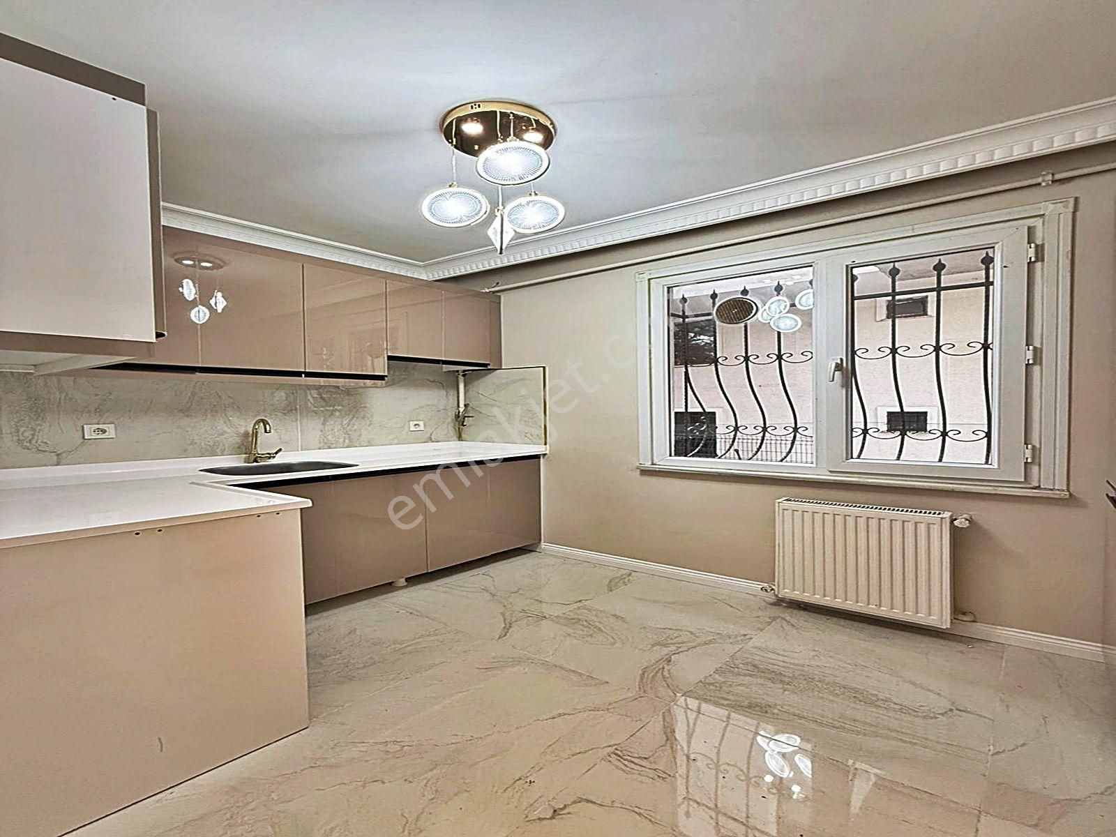 Beylikdüzü Kavaklı'da Bahçeli 2+1 Ultra Lüks Dekorlu Giriş Kat Daire !!! - Görsel 8